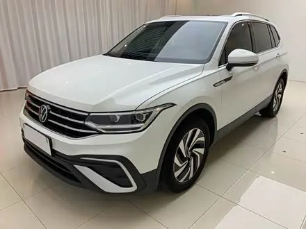 VOLKSWAGEN TIGUAN L 2023 — 36 000 км, Китай — под ключ — фото 1