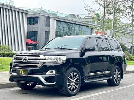 TOYOTA LAND CRUISER 2019 — 122 000 км, Китай — под ключ — фото 1