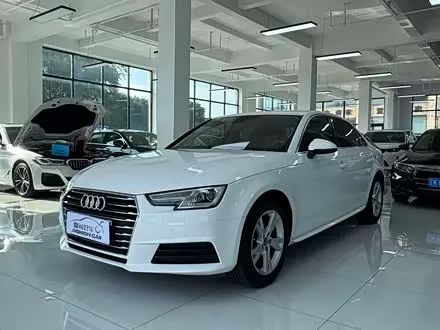 AUDI A4L 2017 — 110 000 км, Китай — под ключ — фото 1