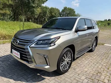 LEXUS LX 2017 — 90 000 км, Китай — под ключ — фото 1
