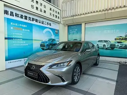 LEXUS ES 2023 — 32 000 км, Китай — под ключ — фото 1