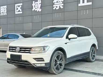 VOLKSWAGEN TIGUAN L 2019 — 81 000 км, Китай — под ключ — фото 1