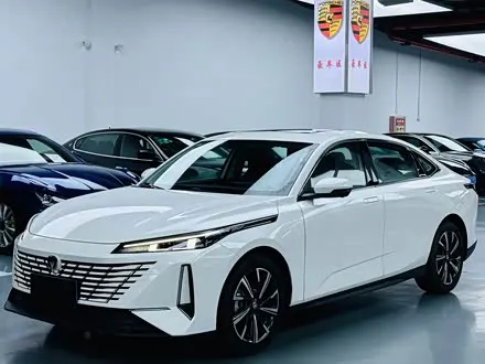 CHANGAN EADO 2024 — 5 000 км, Китай — под ключ — фото 1