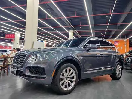 BENTLEY BENTAYGA 2018 — 80 000 км, Китай — под ключ — фото 1