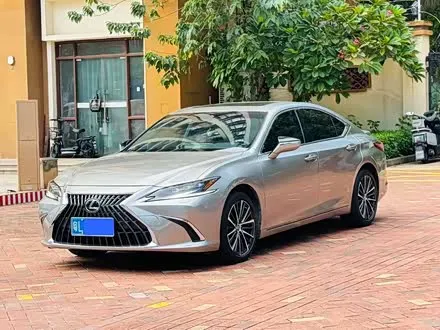 LEXUS ES 2022 — 69 000 км, Китай — под ключ — фото 1
