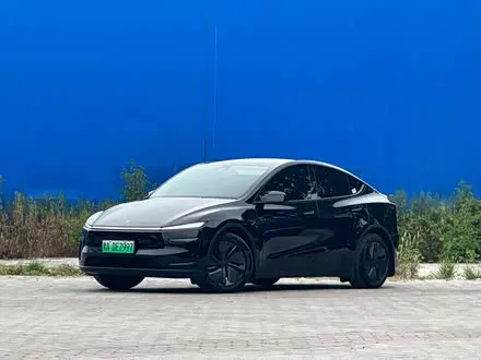 TESLA MODEL Y 2025