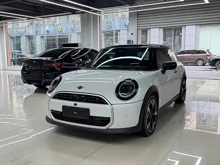 MINI COOPER 2025 — 4 700 км, Китай — под ключ — фото 1