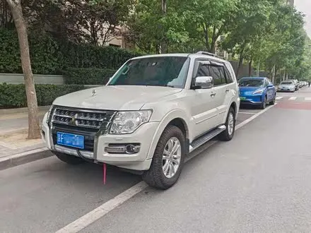 MITSUBISHI PAJERO V97 2019