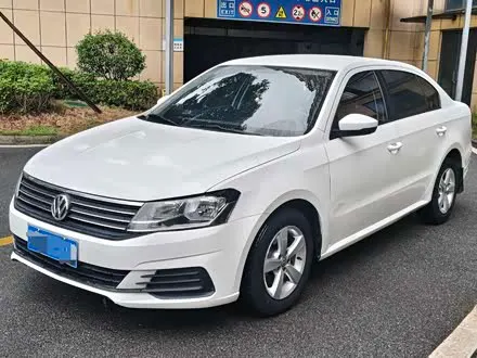 VOLKSWAGEN LAVIDA 2019 — 80 000 км, Китай — под ключ — фото 1