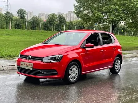 VOLKSWAGEN POLO 2018 — 50 000 км, Китай — под ключ — фото 1