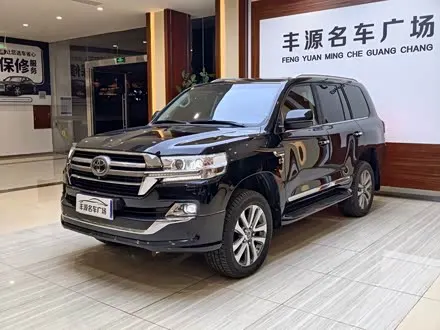 TOYOTA LAND CRUISER 2019 — 105 000 км, Китай — под ключ — фото 1