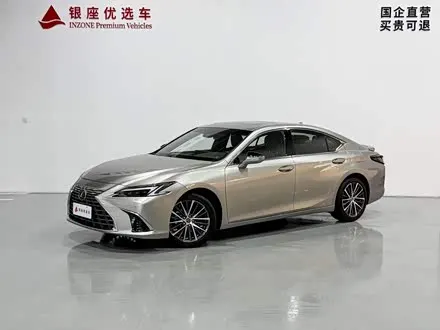 LEXUS ES 2025 — 6 200 км, Китай — под ключ — фото 1