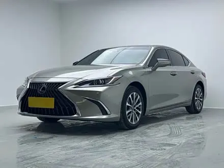 LEXUS ES 2022 — 23 000 км, Китай — под ключ — фото 1