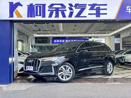 AUDI Q7 2023 — 53 000 км, Китай — под ключ — фото 1
