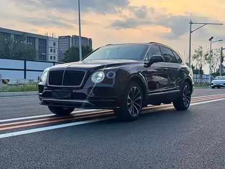 BENTLEY BENTAYGA 2018 — 173 000 км, Китай — под ключ — фото 1