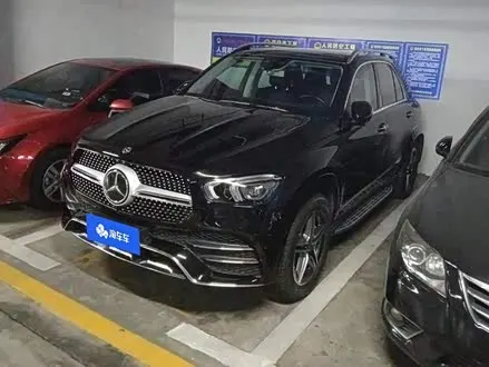 MERCEDES-BENZ GLE 2020 — 16 400 км, Китай — под ключ — фото 1