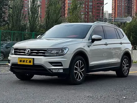 VOLKSWAGEN TIGUAN L 2018 — 137 000 км, Китай — под ключ — фото 1