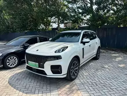 LYNK & CO 09 EM-P 2025