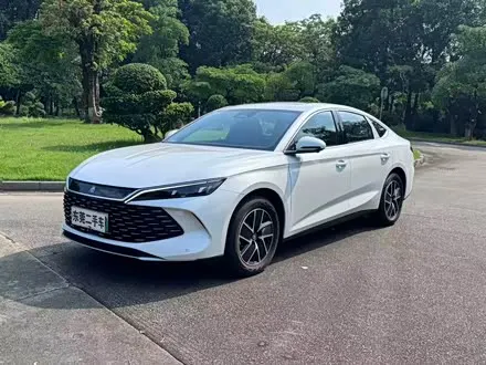 BYD QIN L 2024 — 100 км, Китай — под ключ — фото 1