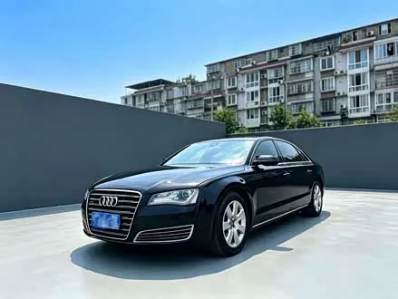 AUDI A8 2013 — 150 000 км, Китай — под ключ — фото 1