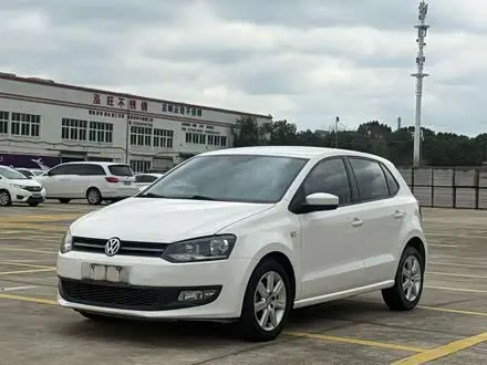 VOLKSWAGEN POLO 2011 — 70 000 км, Китай — под ключ — фото 1
