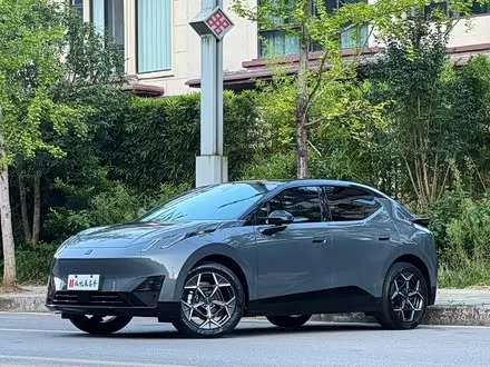 LYNK & CO Z20 2025