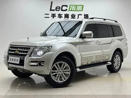 MITSUBISHI PAJERO V97 2017 — 96 000 км, Китай — под ключ — фото 1
