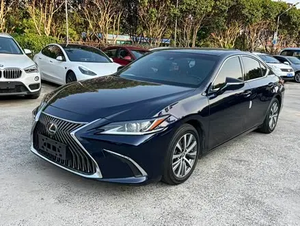 LEXUS ES 2018 — 110 000 км, Китай — под ключ — фото 1