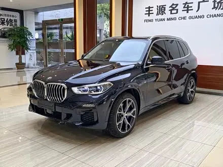 BMW X5 2021 — 26 000 км, Китай — под ключ — фото 1