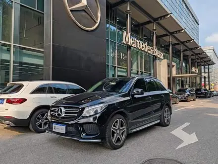MERCEDES-BENZ GLE 2016 — 207 300 км, Китай — под ключ — фото 1