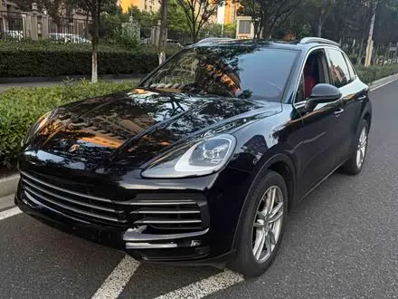 PORSCHE CAYENNE 2019 — 99 000 км, Китай — под ключ — фото 1
