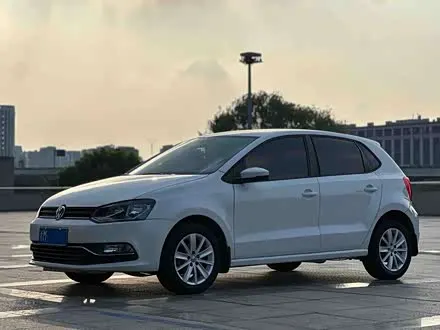 VOLKSWAGEN POLO 2014 — 100 000 км, Китай — под ключ — фото 1