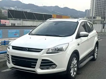 FORD KUGA 2015 — 140 000 км, Китай — под ключ — фото 1