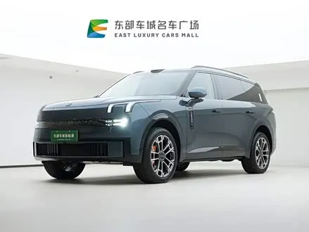 LYNK & CO 900 2025