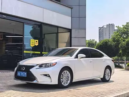 LEXUS ES 2015 — 111 000 км, Китай — под ключ — фото 1