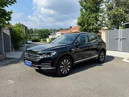 VOLKSWAGEN TOUAREG 2021 — 46 000 км, Китай — под ключ — фото 1