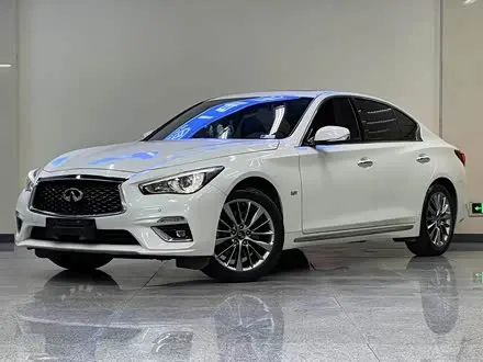 INFINITI Q50L 2018 — 70 000 км, Китай — под ключ — фото 1