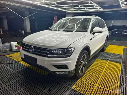 VOLKSWAGEN TIGUAN L 2019 — 96 000 км, Китай — под ключ — фото 1