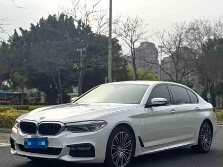 BMW 5 SERIES 2018 — 67 000 км, Китай — под ключ — фото 1