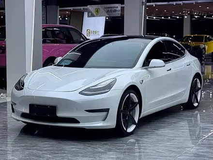 TESLA MODEL 3 2019 — 63 000 км, Китай — под ключ — фото 1