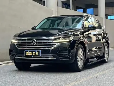 VOLKSWAGEN TOUAREG 2021 — 30 000 км, Китай — под ключ — фото 1