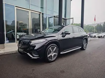 MERCEDES-BENZ EQS SUV 2025