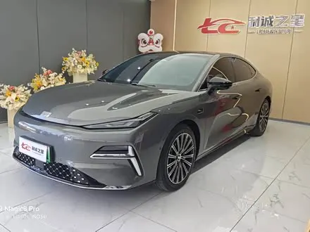 GEELY GALAXY 8 2025