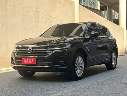VOLKSWAGEN TOUAREG 2020 — 61 000 км, Китай — под ключ — фото 1