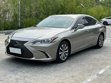 LEXUS ES 2018 — 147 000 км, Китай — под ключ — фото 1
