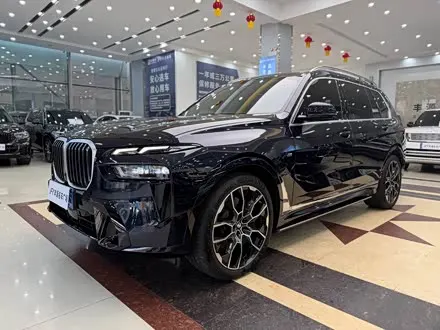 BMW X7 2023 — 10 000 км, Китай — под ключ — фото 1