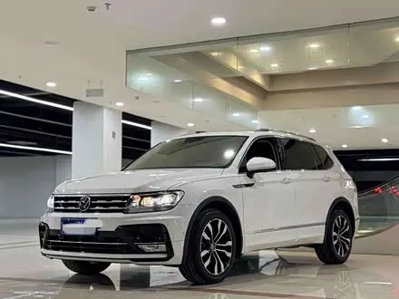 VOLKSWAGEN TIGUAN L 2021 — 46 000 км, Китай — под ключ — фото 1