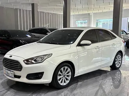 FORD ESCORT 2017