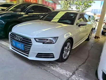 AUDI A4L 2018 — 121 000 км, Китай — под ключ — фото 1