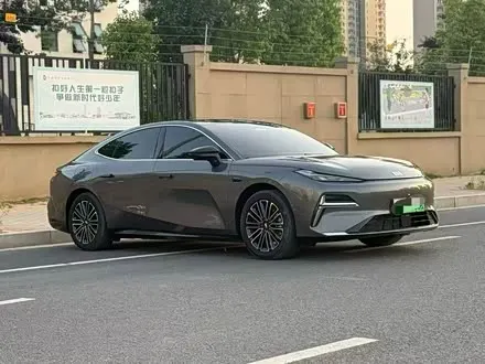 GEELY GALAXY 8 2025